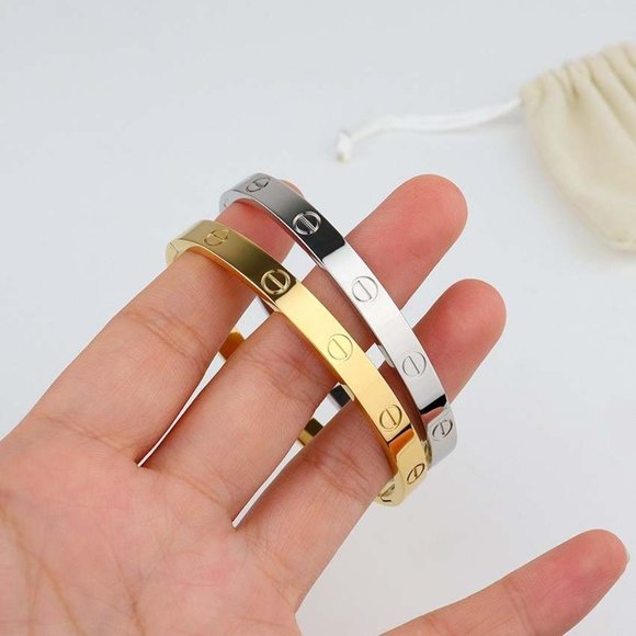 Stylish & Simple Love Bangle for classy feel parties - Picture 3 of 6